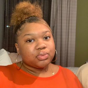 Meet your Posher, Keniya